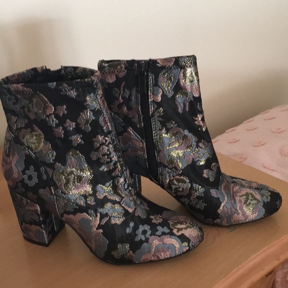 Reacation by Kenneth Cole - booties